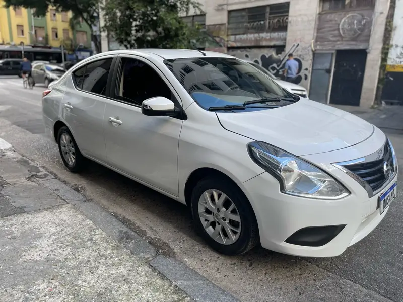 Nissan Versa 1.6 16V SV FlexStart CVT (Flex)
