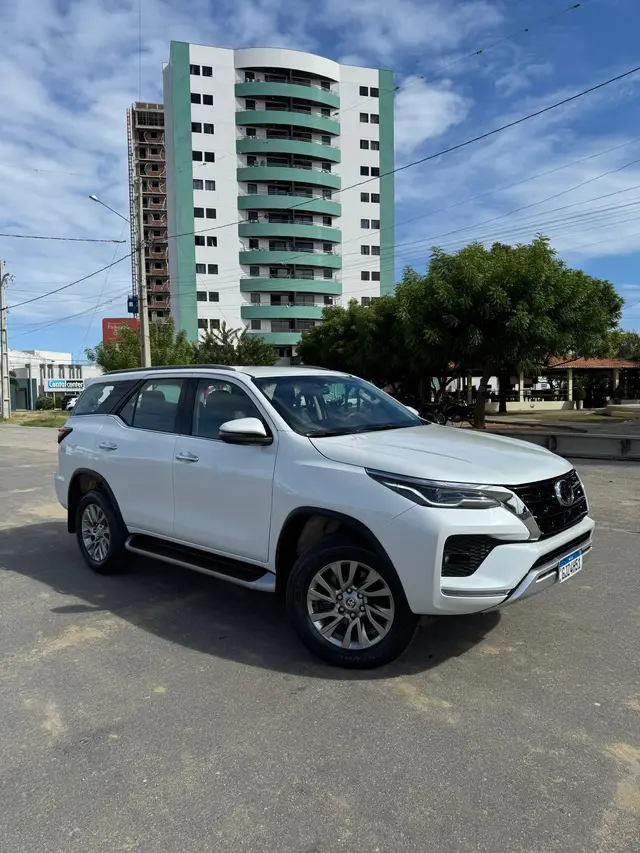Carro Toyota SW4 2024 SRX Platinum 2.8 Turbodiesel 4x4 (Aut.) (7 Lugares)