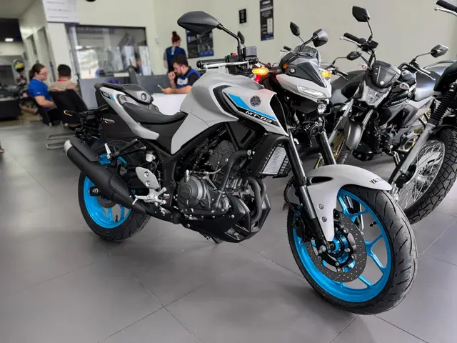 Carro Yamaha MT-03 2025 ABS