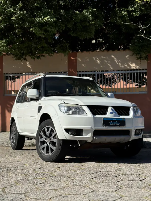 Carro Mitsubishi Pajero TR4 2015 2.0 16V 4x2 (Flex)
