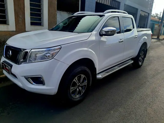 Carro Nissan Frontier 2017 2.3 TD CD LE 4x4 (Aut)