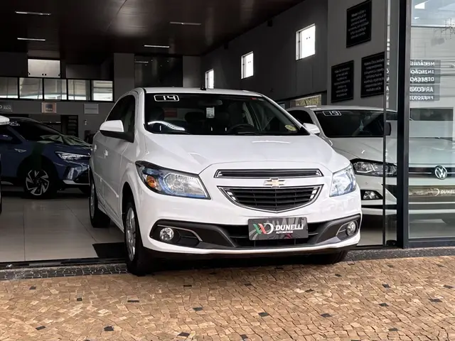 Carro Chevrolet Onix 2014 1.0 LT SPE/4