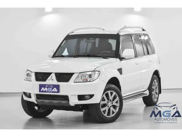 Carro Mitsubishi Pajero TR4 2013 2.0 16V 4x2 (Flex)