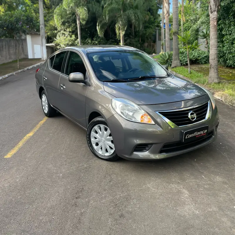 Nissan Versa 1.6 16V SV (Flex)