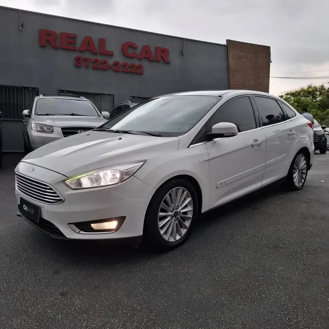 Carro Ford Focus Hatch 2017 Titanium 2.0 PowerShift