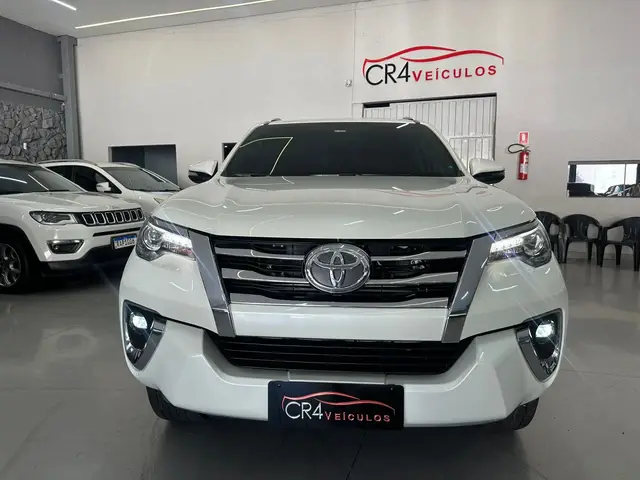 Carro Toyota SW4 2019 2.8 TDI SRX 5L 4x4 (Aut)