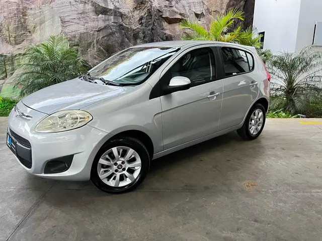 Carro Fiat Palio 2013 Attractive 1.4 8V (Flex)