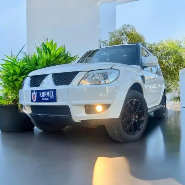 Carro Mitsubishi Pajero TR4 2014 2.0 16V 4x2 (Flex) (Aut)