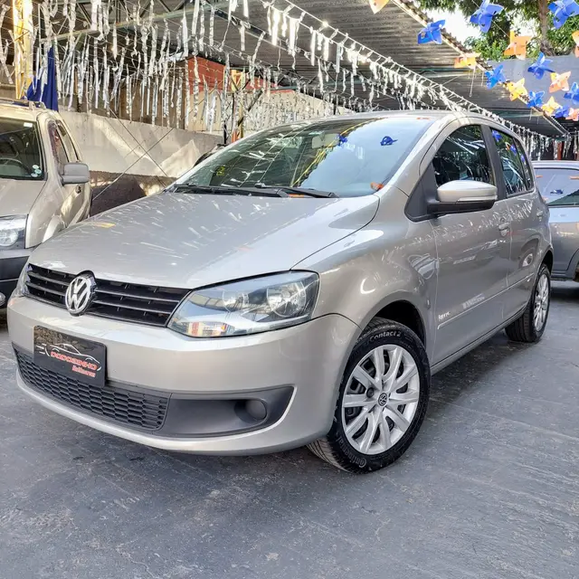 Carro Volkswagen Fox 2014 1.0 TEC (Flex) 4p