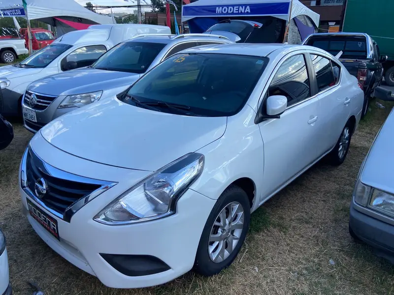 Nissan Versa 1.6 16V SL (Flex)