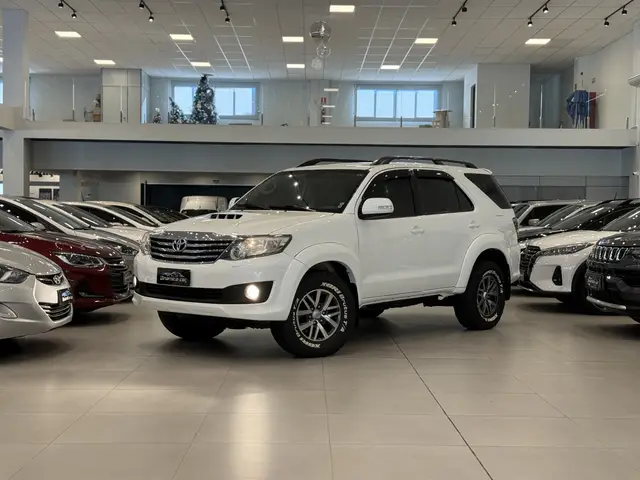 Carro Toyota Hilux SW4 2012 SRV 3.0 TDI 4X4 (5 Lugares)