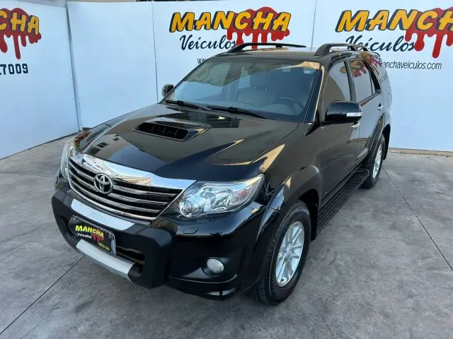 Carro Toyota Hilux SW4 2013 SRV 3.0 4X4 (7 Lugares)