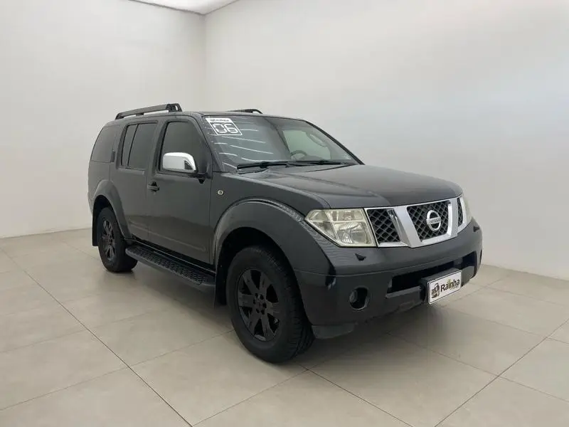 Nissan Pathfinder LE 4x4 2.5