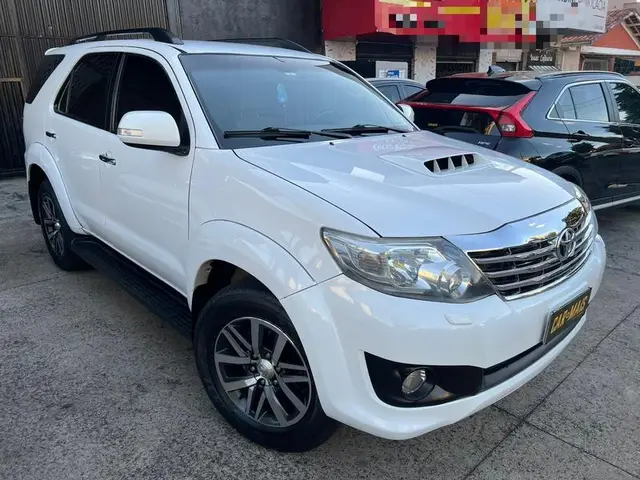 Carro Toyota Hilux SW4 2013 SRV 3.0 4X4 (7 Lugares)