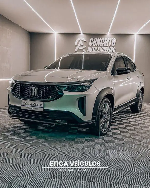 Carro Fiat Fastback 2024 Turbo 200