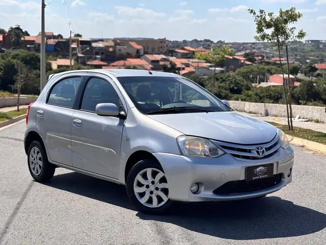 Carro Toyota Etios 2013 XS 1.3 (Flex)