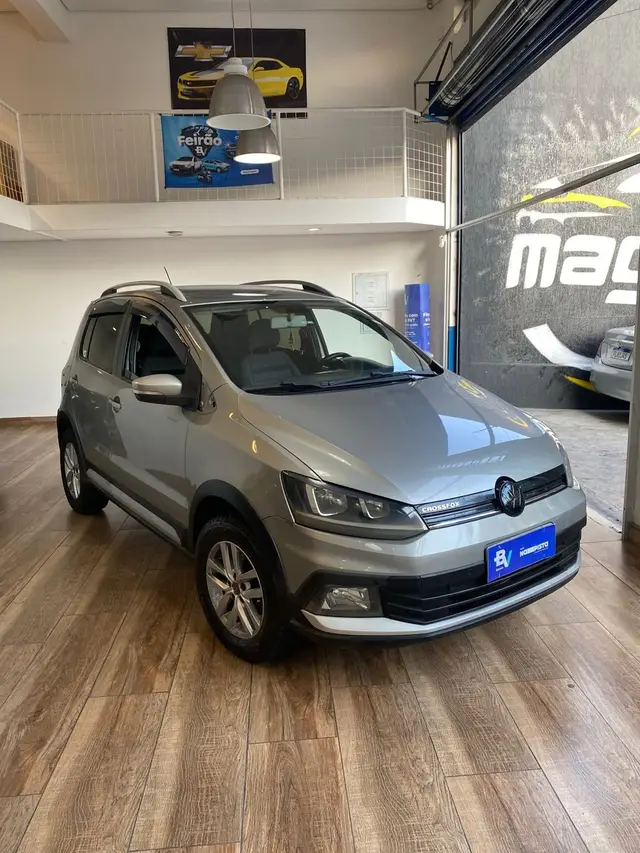 Carro Volkswagen CrossFox 2015 I-Motion 1.6 VHT (Flex)
