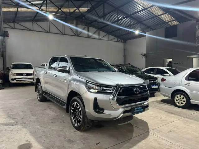 Carro Toyota Hilux Cabine Dupla 2024 SRX 4x4 2.8 Diesel