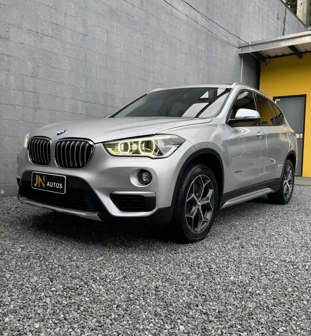 Carro BMW X1 2017 2.0 sDrive20i X-Line ActiveFlex