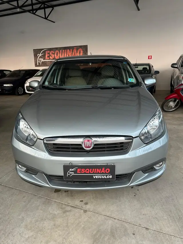 Carro Fiat Grand Siena 2015 ESSENCE ITALIA 1.6 Flex 16V