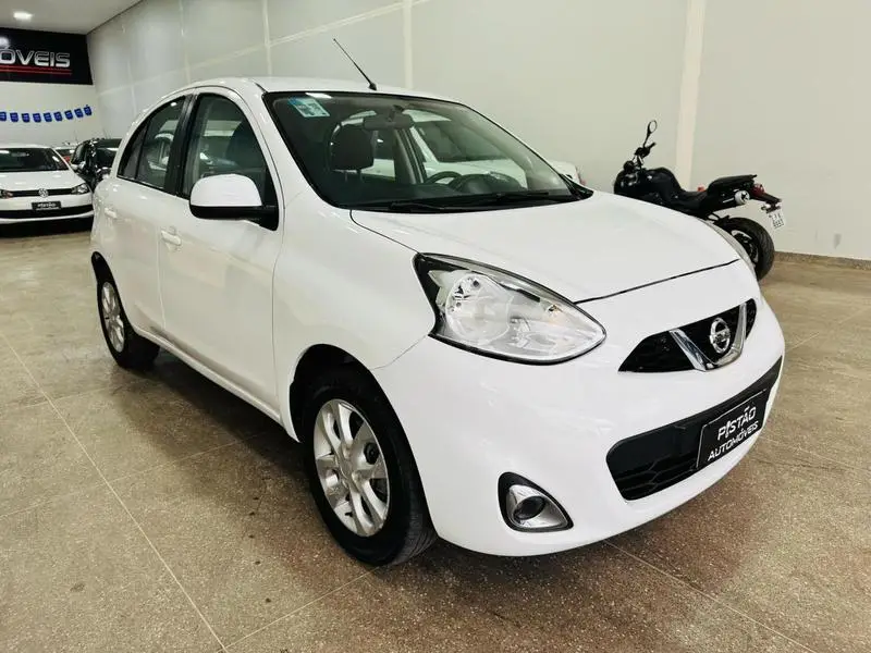 Nissan March 1.6 16V SV (Flex)