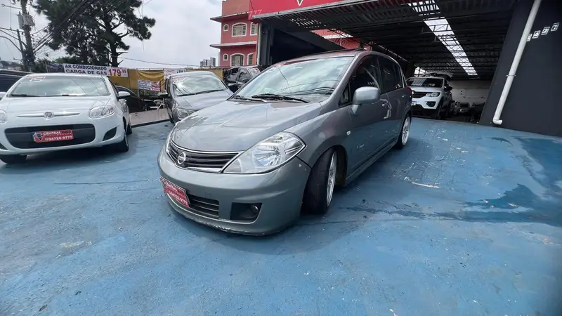 Nissan Tiida SL 1.8 (flex)