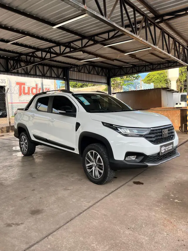 Carro Fiat Strada 2024 Volcano 1.3 Flex 8V CD Aut.