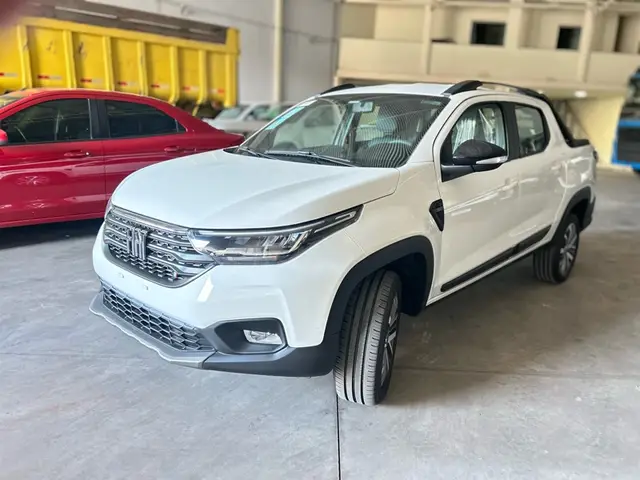 Carro Fiat Strada 2025 Volcano 1.3 Flex 8V CD Aut.