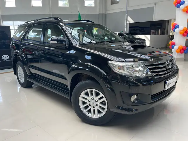 Carro Toyota Hilux SW4 2013 SRV 3.0 4X4 (7 Lugares)