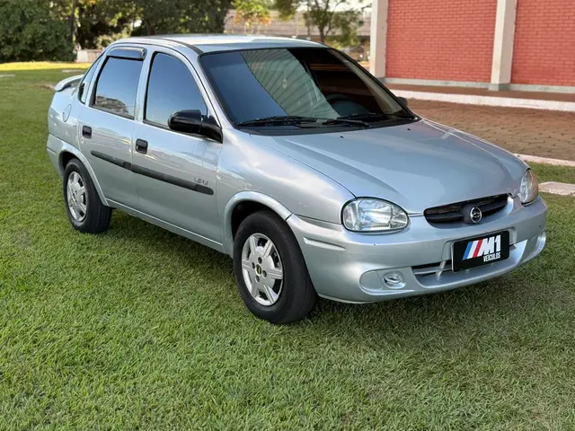 Carro Chevrolet Classic 2005 Corsa Sedan  Life 1.0 VHC