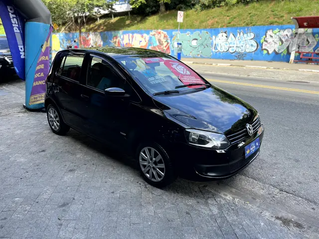 Carro Volkswagen Fox 2011 1.0 8V (Flex) 2p