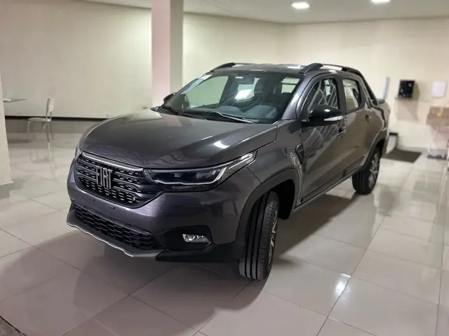 Carro Fiat Strada 2025 Volcano 1.3