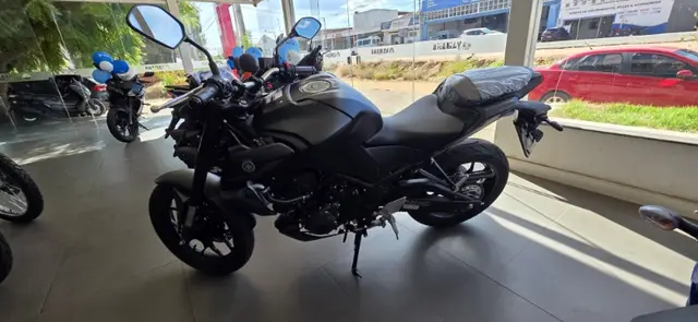 Carro Yamaha MT-03 2025 ABS