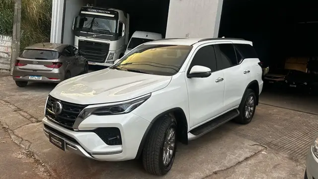 Carro Toyota SW4 2024 SRX 2.8 Turbodiesel 4x4 (Aut.) (5 Lugares)