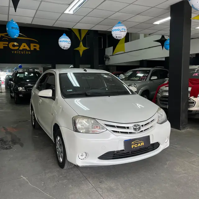 Carro Toyota Etios Sedan 2017 XS 1.5 (Aut) (Flex)