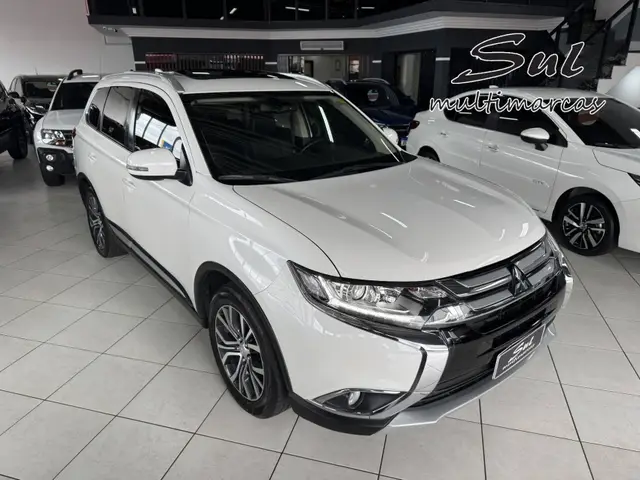 Carro Mitsubishi Outlander 2018 Comfort 2.0 16V (Aut)