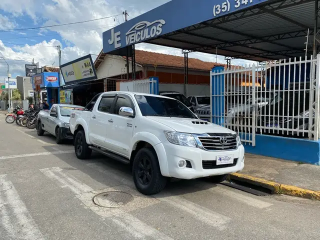 Carro Toyota Hilux Cabine Dupla 2014 Hilux 3.0 TDI 4x4 CD STD