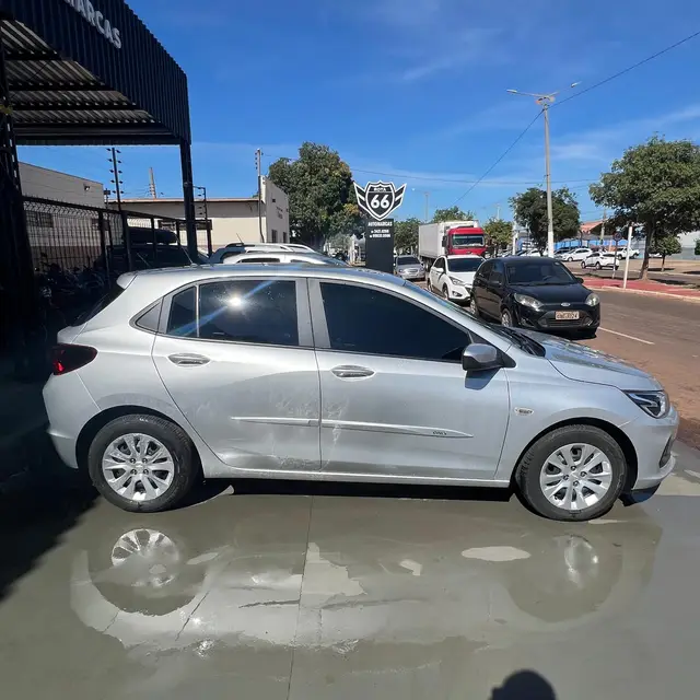 Carro Chevrolet Onix 2023 LT 1.0 Turbo