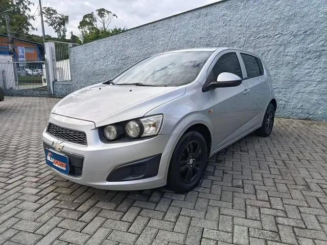 Carro Chevrolet Sonic 2014 Hatch LT 1.6