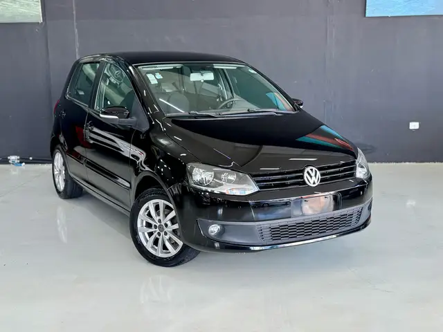Carro Volkswagen Fox 2014 1.0 TEC (Flex) 4p