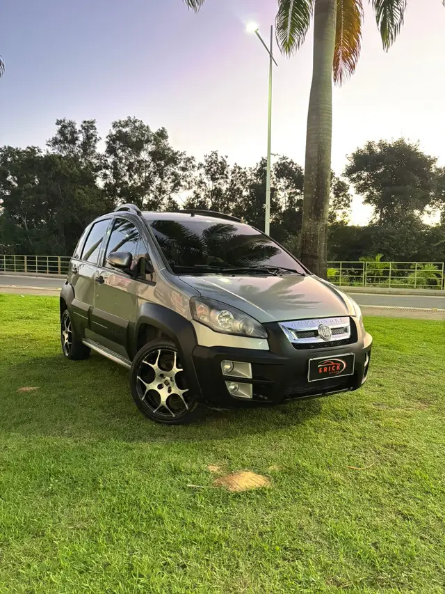 Carro Fiat Idea 2012 Adventure 1.8 16V E.TorQ (Flex)