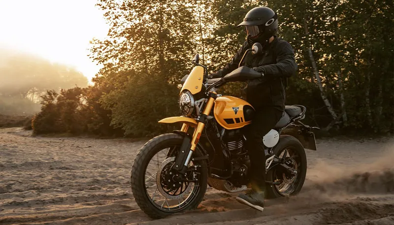 Triumph lança versão mais preparada para o off-road da Scrambler 400 X