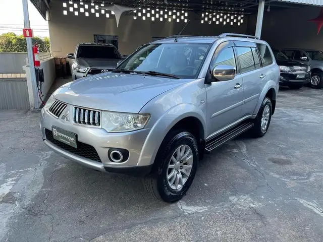 Carro Mitsubishi Pajero Dakar 2010 3.2 16V (aut.)