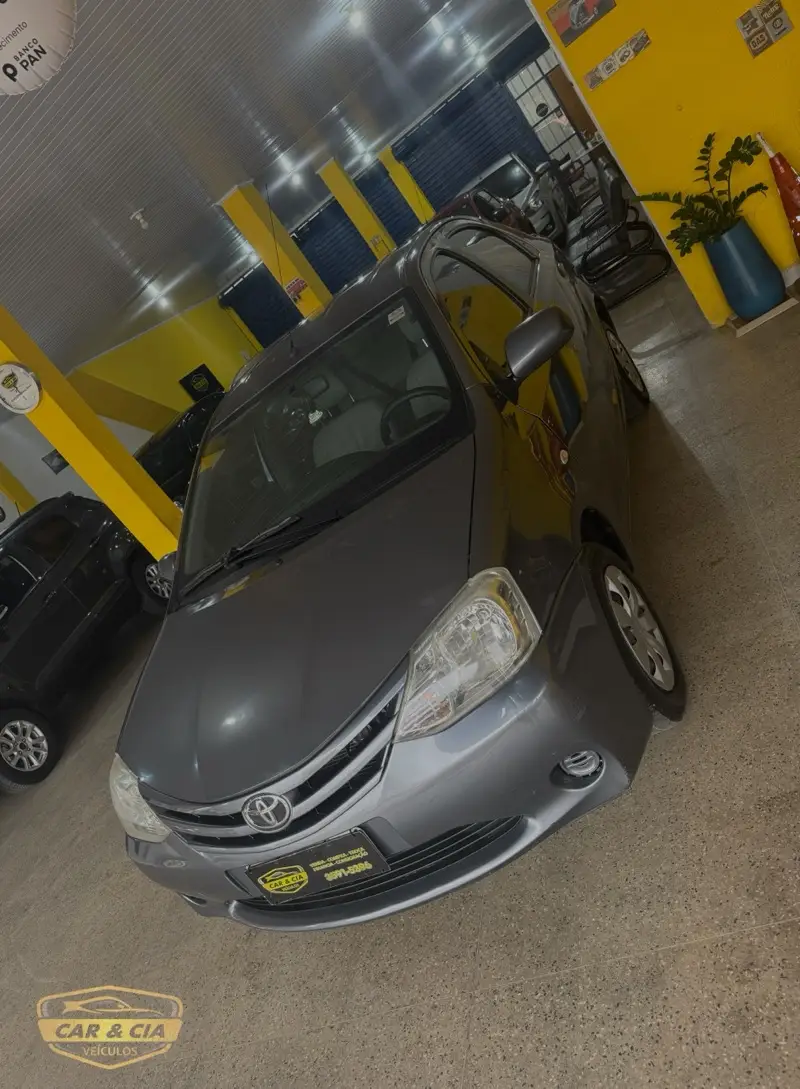 Toyota Etios Sedan XS 1.5 (Flex)