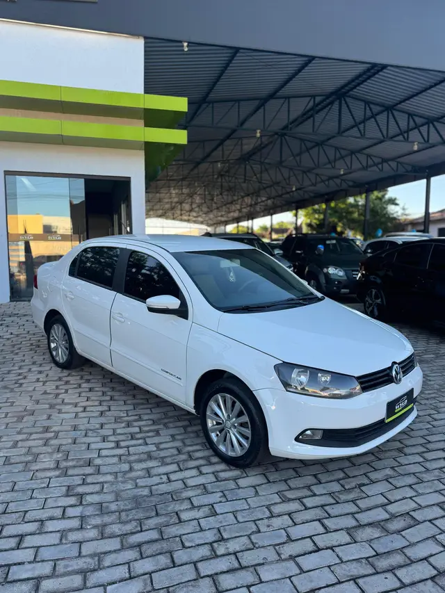 Carro Volkswagen Voyage 2015 1.6 VHT Comfortline I-Motion (Flex)