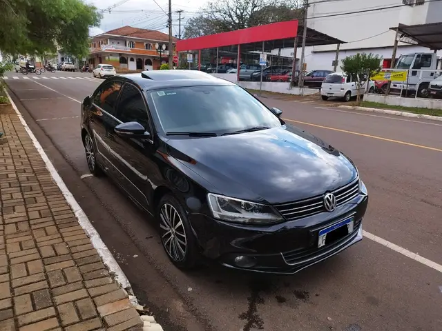 Carro Volkswagen Jetta 2013 2.0 TSI Highline DSG