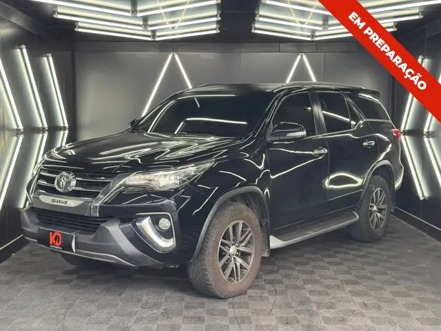 Carro Toyota SW4 2017 2.8 TDI SRX 7L 4x4 (Aut)