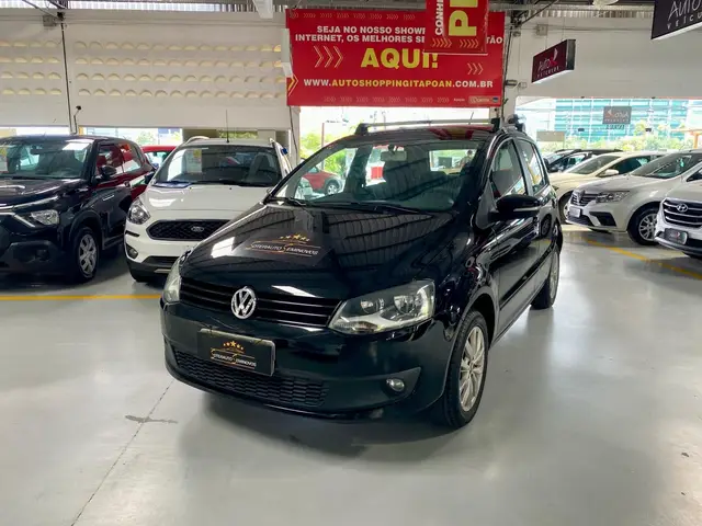Carro Volkswagen Fox 2014 1.0 TEC Seleção (Flex)