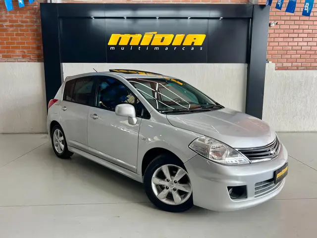 Carro Nissan Tiida 2012 SL 1.8 (flex) (aut)
