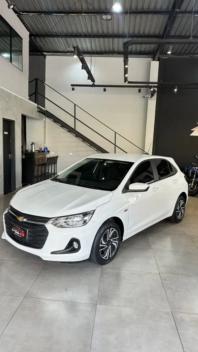 Carro Chevrolet Onix 2024 LT 1.0